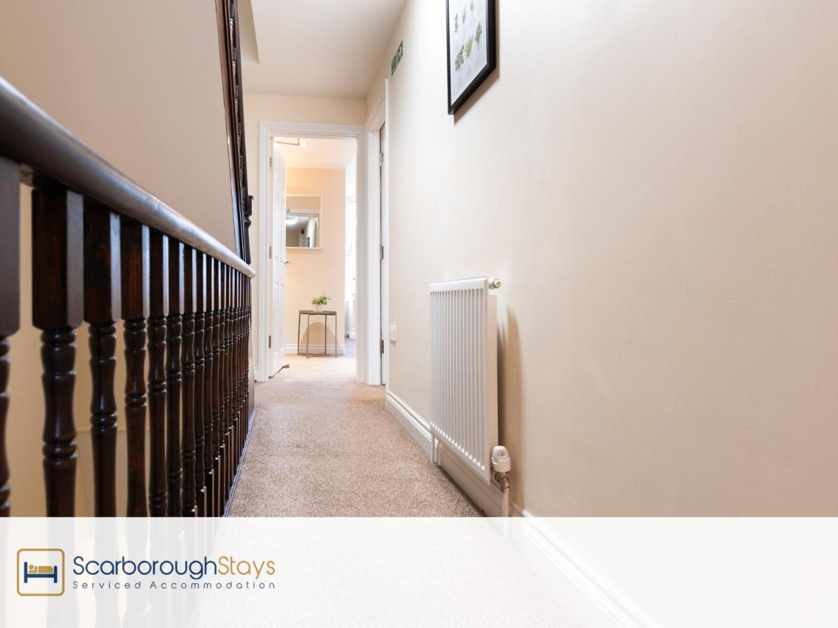 Scarborough Stays - Luxury Townhouse Ideal For Large Groups - Hot Tub Exterior foto