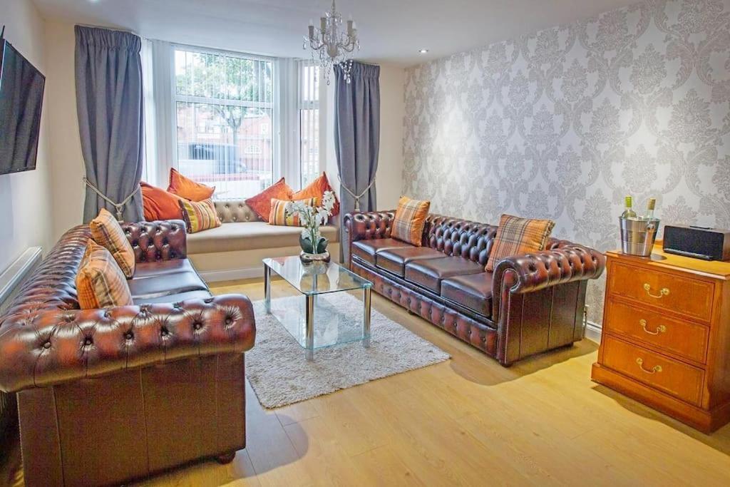 Scarborough Stays - Luxury Townhouse Ideal For Large Groups - Hot Tub Exterior foto
